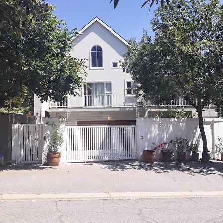 3 On Tessa Guesthouse Johannesburg Kültér fotó